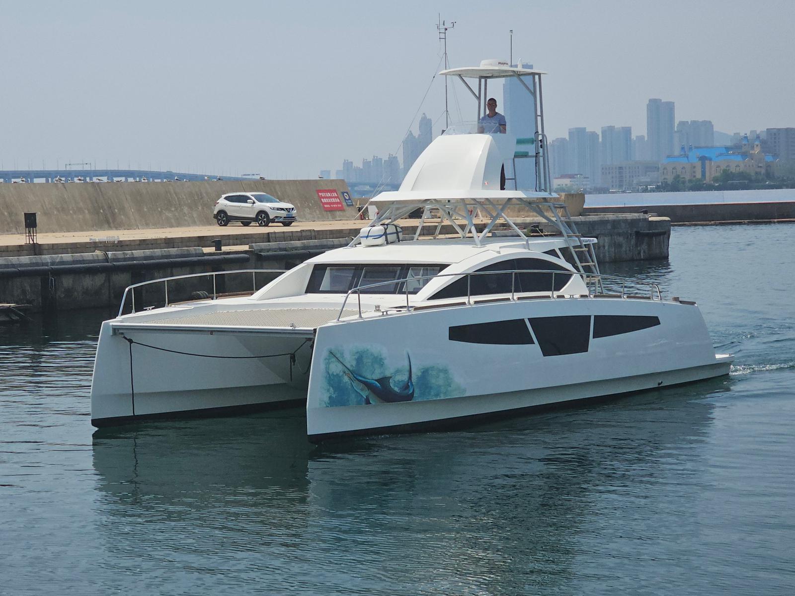 C CAT 40 Power Fish in Cina